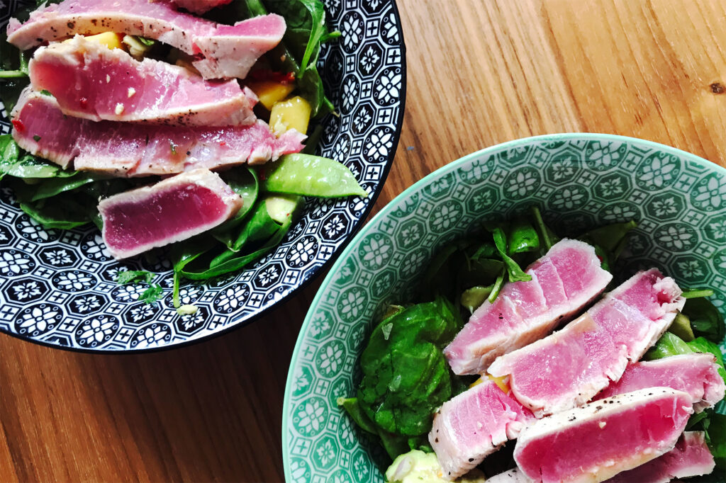 Recipe: Salad with seared tuna, mango and avocado