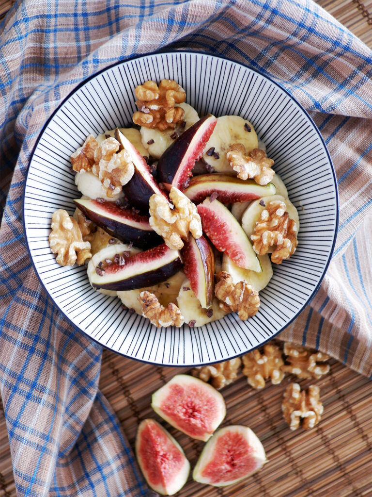 Recipe: Oatmeal with almond milk, fresh figs, and walnuts