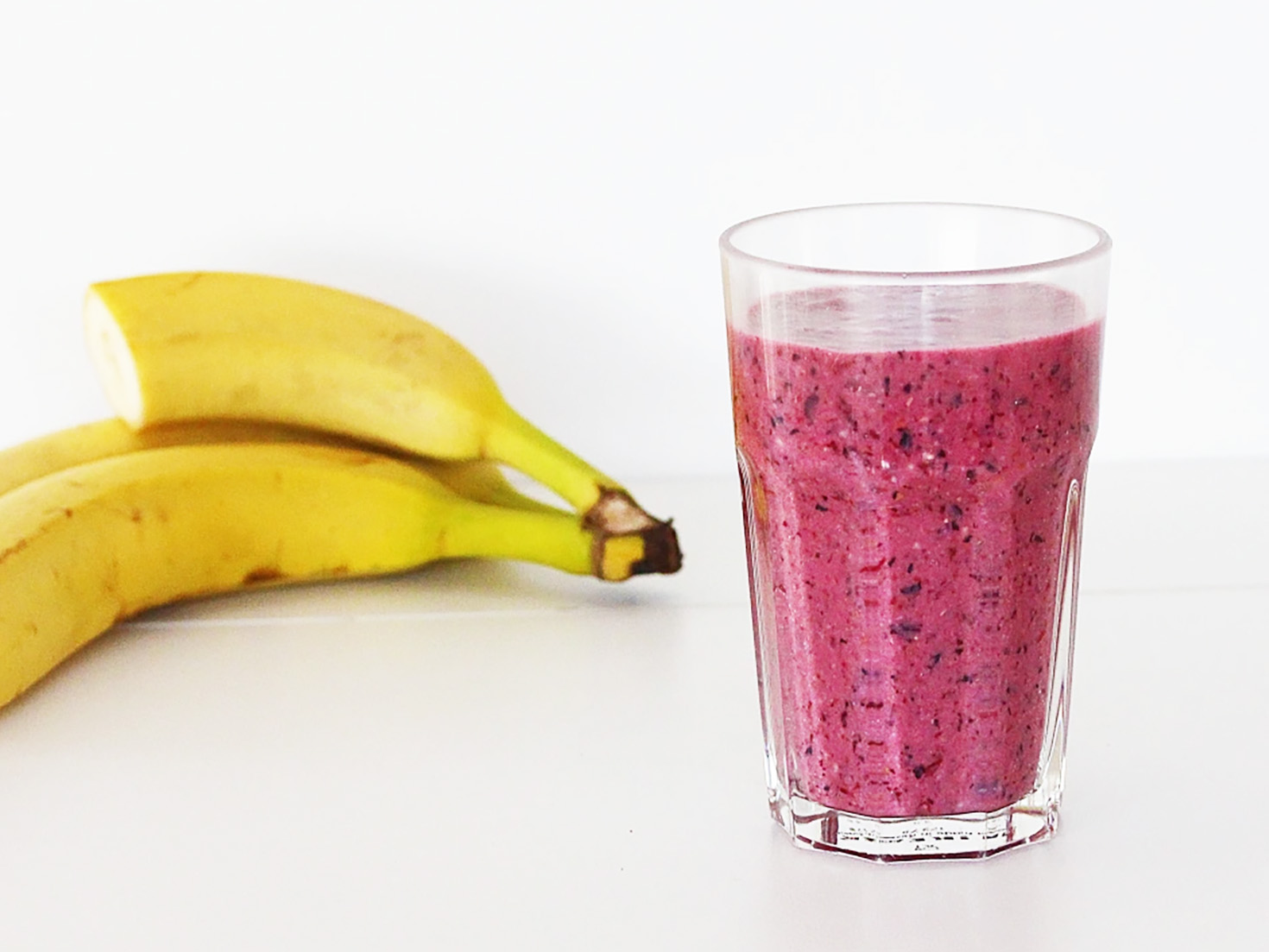 Recipe: Breakfast Smoothie with Berries, banana and Chocolate