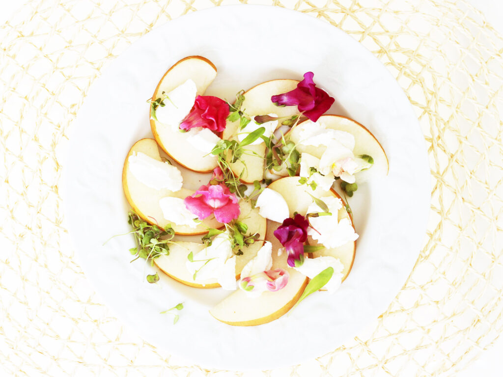 Recipe: Salad with Korean pear and goat cheese