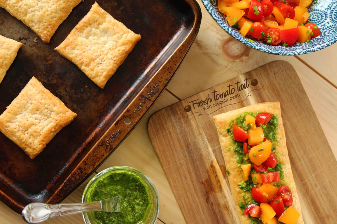 Recipe: Mini Tarts with puff pastry, fresh tomatoes and arugula pesto